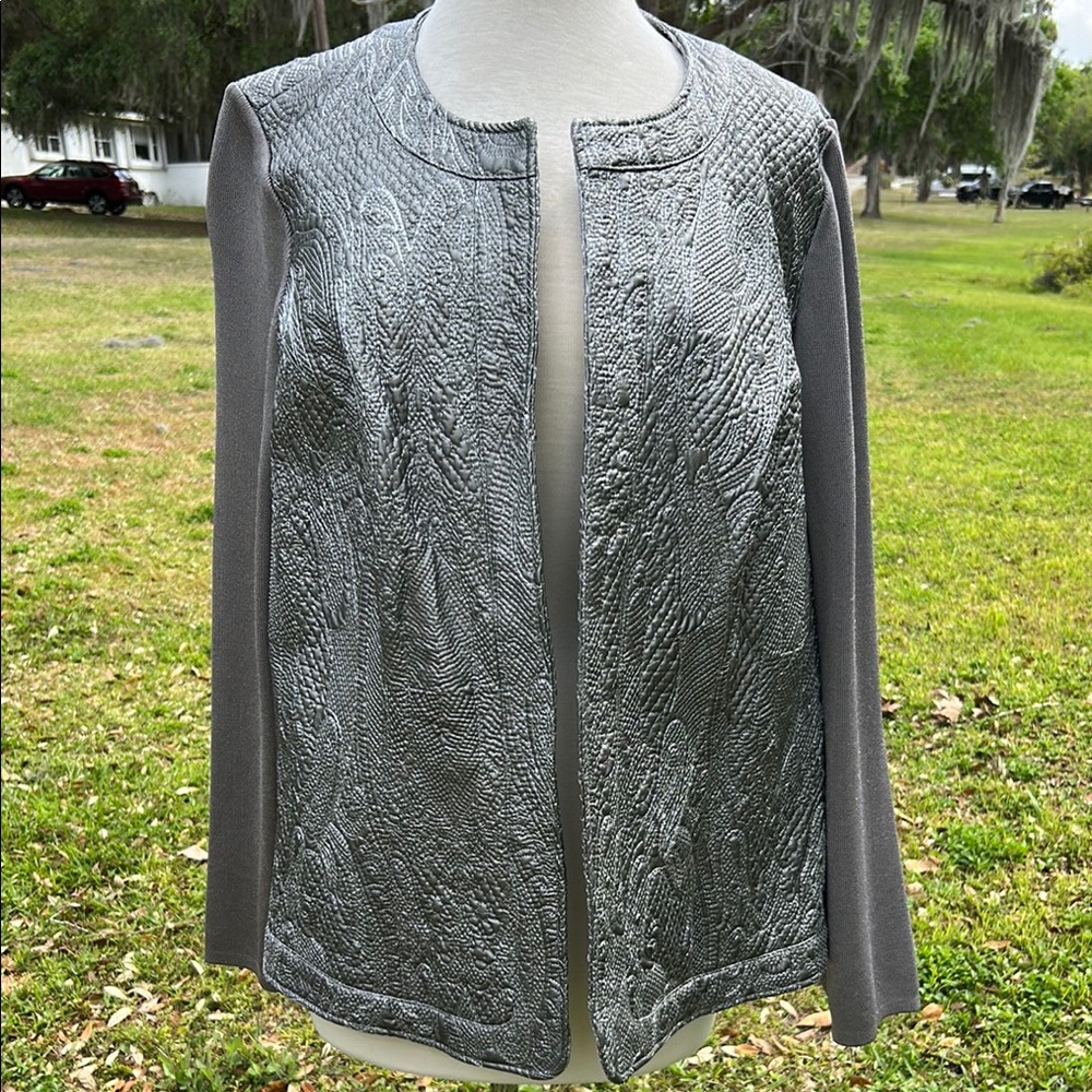 Peter Nygard Gray Cape with Textured Design